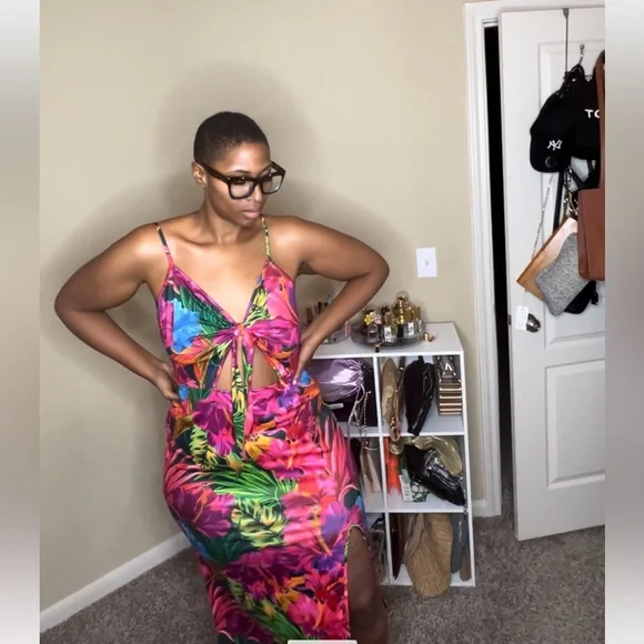 Floral midi dress , perfect for summer. New with tags - Picture 4 of 4